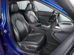 Седан Toyota Camry 2021 года, 3229000 рублей, Красный Пахарь