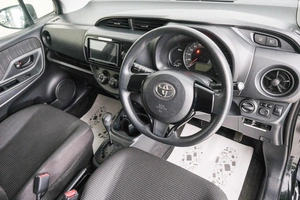 Хетчбэк Toyota Vitz 2019 года, 899000 рублей, Красноярск