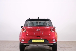 Внедорожник Hyundai Venue 2021 года, 2199000 рублей, Омск