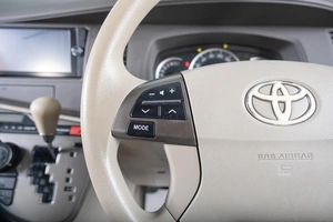 Минивэн Toyota Isis 2009 года, 1229000 рублей, Томск
