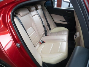 Седан Jaguar XE 2016 года, 1497000 рублей, Тюмень