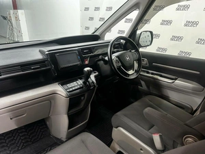 Минивэн Honda Stepwgn 2016 года, 1668600 рублей, Красноярск