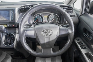 Минивэн Toyota Wish 2011 года, 1399000 рублей, Барнаул
