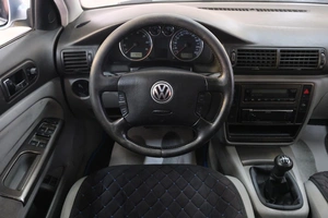 Седан Volkswagen Passat 2002 года, 429000 рублей, Омск