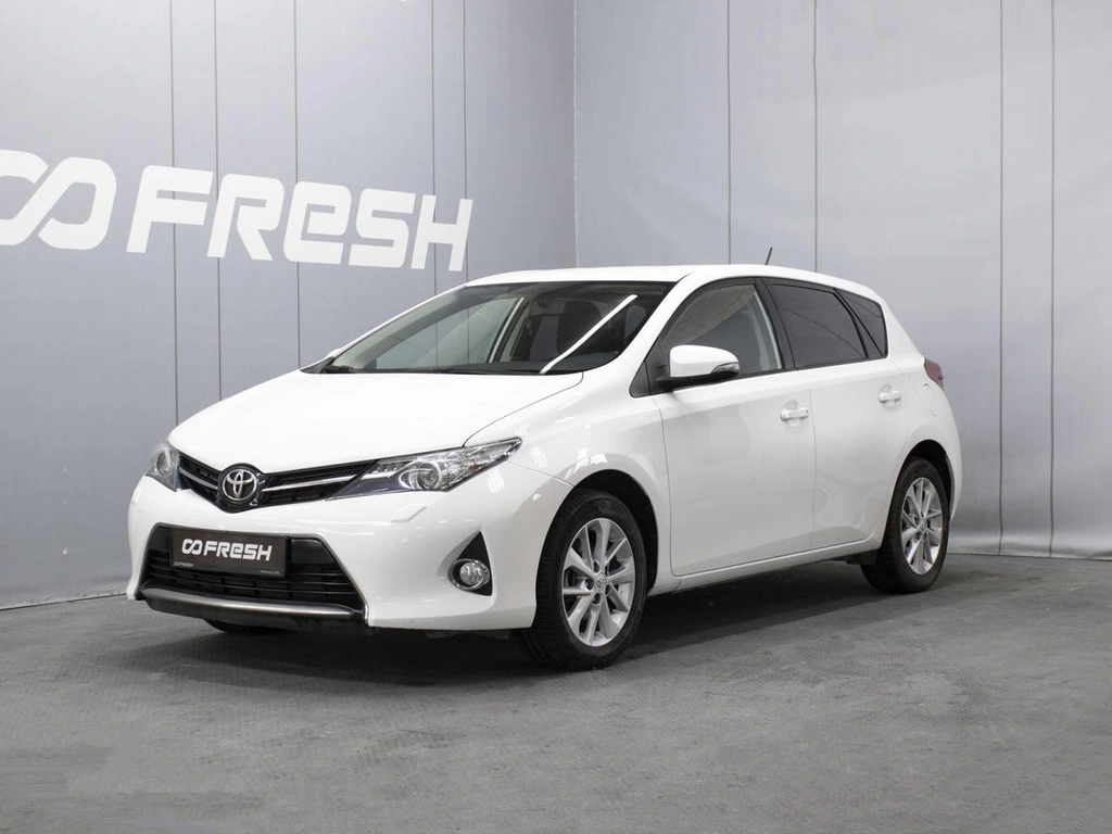 Хетчбэк Toyota Auris 2015 года, 1599000 рублей, Омск