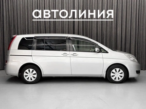 Минивэн Toyota Isis 2010 года, 1090000 рублей, Красноярск