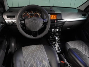 Седан Opel Astra 2012 года, 749000 рублей, Воронеж