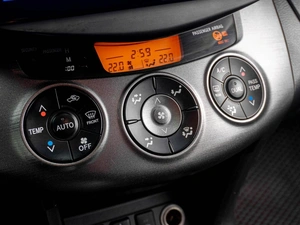 Внедорожник Toyota RAV4 2011 года, 1369000 рублей, Тюмень