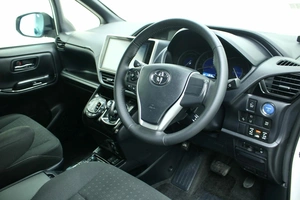 Минивэн Toyota Noah 2017 года, 2490000 рублей, Красноярск