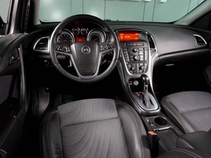Хетчбэк Opel Astra 2013 года, 899000 рублей, Воронеж