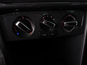 Седан Volkswagen Polo 2019 года, 1346000 рублей, Красный Пахарь