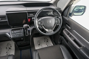 Минивэн Honda Stepwgn Spada 2015 года, 1989000 рублей, Красноярск