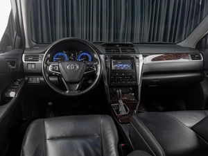 Седан Toyota Camry 2017 года, 2399000 рублей, Тюмень