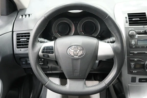 Седан Toyota Corolla 2011 года, 1099000 рублей, Омск