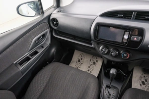 Хетчбэк Toyota Vitz 2017 года, 899000 рублей, Красноярск
