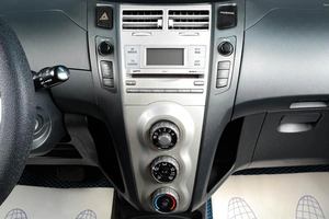 Хетчбэк Toyota Yaris 2006 года, 699000 рублей, Тюмень