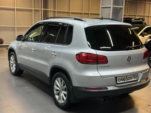 Внедорожник Volkswagen Tiguan 2016 года, 1497000 рублей, Красноярск
