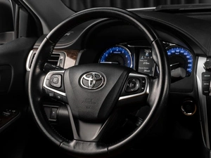 Седан Toyota Camry 2017 года, 2519000 рублей, Тюмень