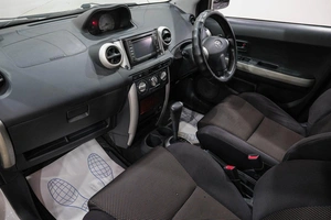 Хетчбэк Toyota Ist 2002 года, 449000 рублей, Новокузнецк