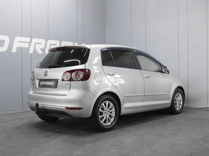 Хетчбэк Volkswagen Golf Plus 2011 года, 660000 рублей, Омск