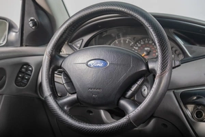 Хетчбэк Ford Focus 2001 года, 249000 рублей, Томск