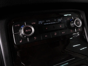 Внедорожник Volkswagen Touareg 2012 года, 1470000 рублей, Минеральные Воды