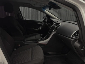 Хетчбэк Opel Astra 2012 года, 599000 рублей, Красноярск