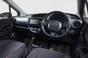 Хетчбэк Toyota Vitz 2018 года, 1199000 рублей, Новосибирск