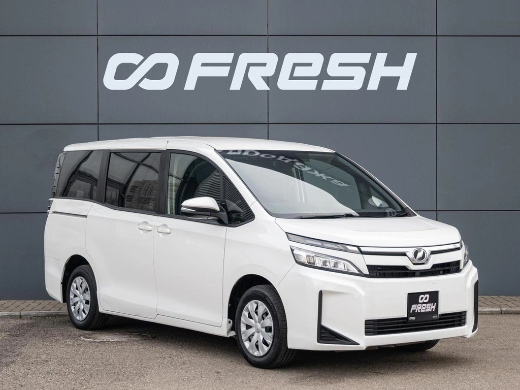 Минивэн Toyota Voxy 2019 года, 2100000 рублей, Краснодар