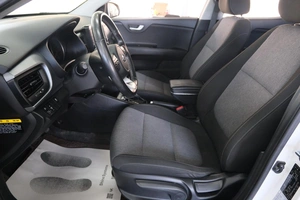 Внедорожник Kia Stonic 2019 года, 1889000 рублей, Омск