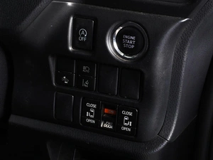Минивэн Toyota Voxy 2017 года, 1865000 рублей, Минеральные Воды