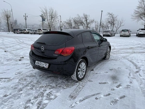 Хетчбэк Opel Astra 2011 года, 715000 рублей, Красноярск