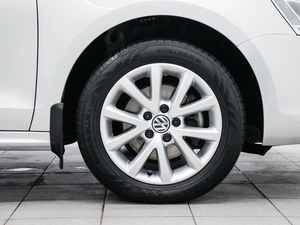 Седан Volkswagen Jetta 2012 года, 1089000 рублей, Красноярск