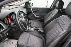 Седан Opel Astra 2014 года, 999000 рублей, Красноярск