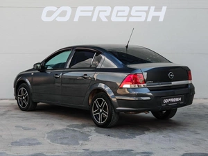 Седан Opel Astra 2011 года, 640000 рублей, Краснодар