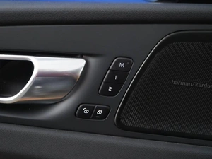 Внедорожник Volvo XC60 2021 года, 4107055 рублей, Москва