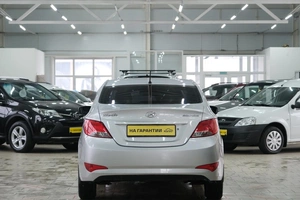 Седан Hyundai Solaris 2014 года, 919000 рублей, Омск