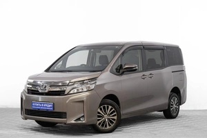 Минивэн Toyota Voxy 2018 года, 2089000 рублей, Барнаул