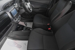 Хетчбэк Toyota Vitz 2018 года, 999000 рублей, Кемерово