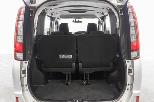 Минивэн Toyota Noah 2015 года, 1889000 рублей, Барнаул