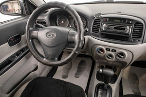 Седан Hyundai Verna 2007 года, 589000 рублей, Барнаул