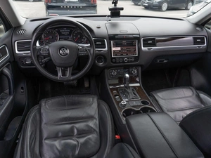 Внедорожник Volkswagen Touareg 2011 года, 2419000 рублей, Саратов