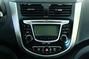 Хетчбэк Hyundai Solaris 2012 года, 919000 рублей, Омск