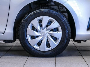 Хетчбэк Toyota Vitz 2018 года, 980000 рублей, Красноярск