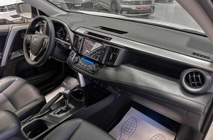 Внедорожник Toyota RAV4 2017 года, 2657000 рублей, Красноярск