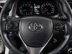 Внедорожник Toyota RAV4 2017 года, 2649000 рублей, Тюмень