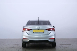 Седан Hyundai Solaris 2017 года, 1299000 рублей, Омск