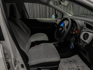 Хетчбэк Toyota Vitz 2012 года, 679000 рублей, Красноярск