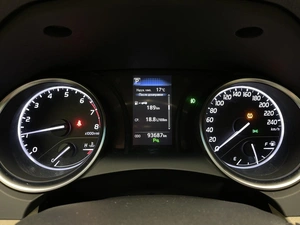 Седан Toyota Camry 2019 года, 2850000 рублей, Красноярск