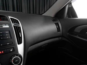 Хетчбэк Kia Ceed 2010 года, 699000 рублей, Тюмень